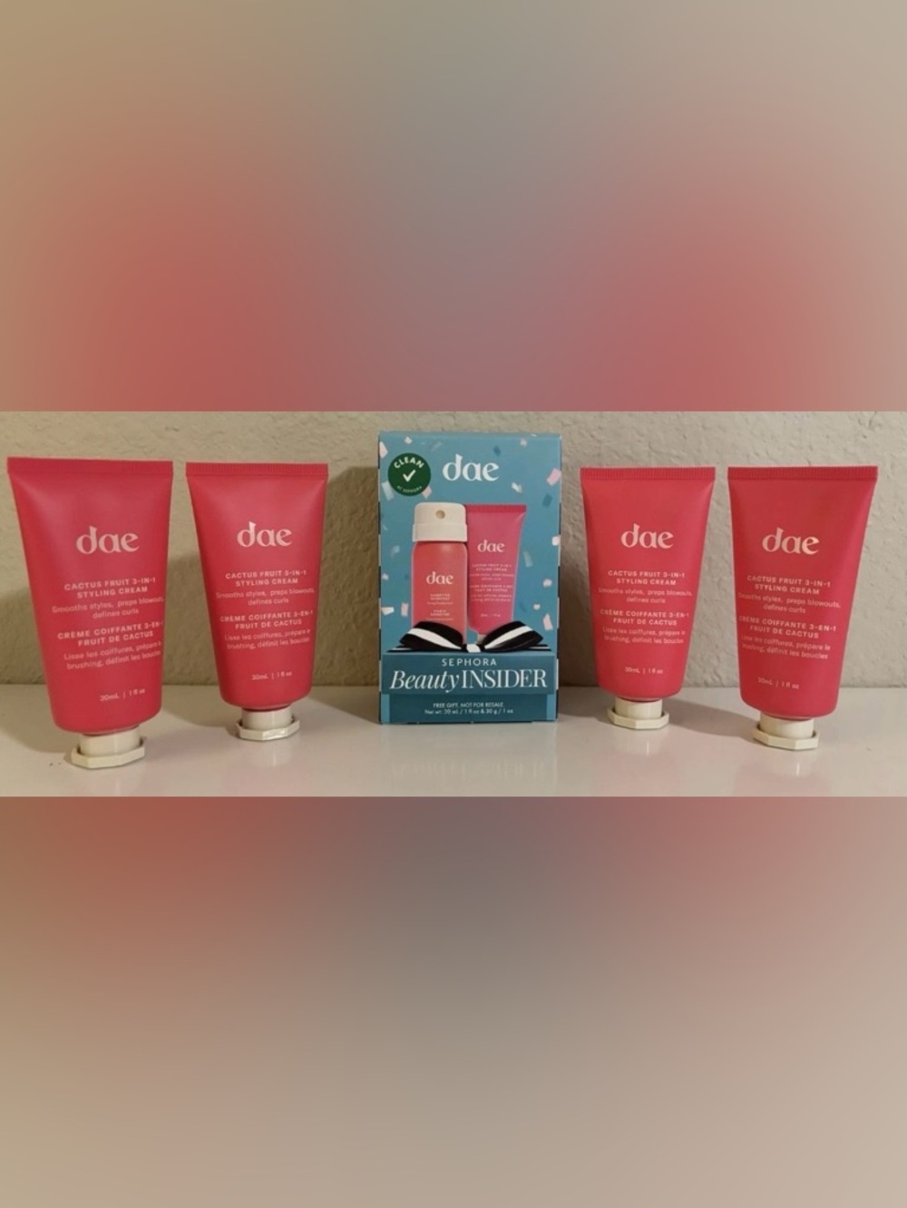 Dae Bundle of Cactus Fruit 3-in-1 Styling Cream loz × 4 +
Sephora Set